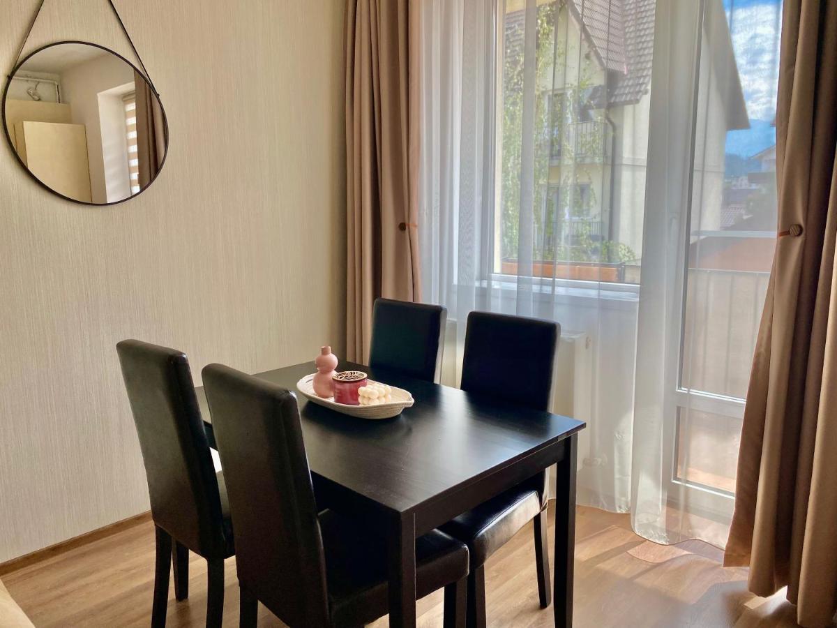 Wanderlust Home Cream, Rasnov Apt For 4, Wifi And Free Parking المظهر الخارجي الصورة