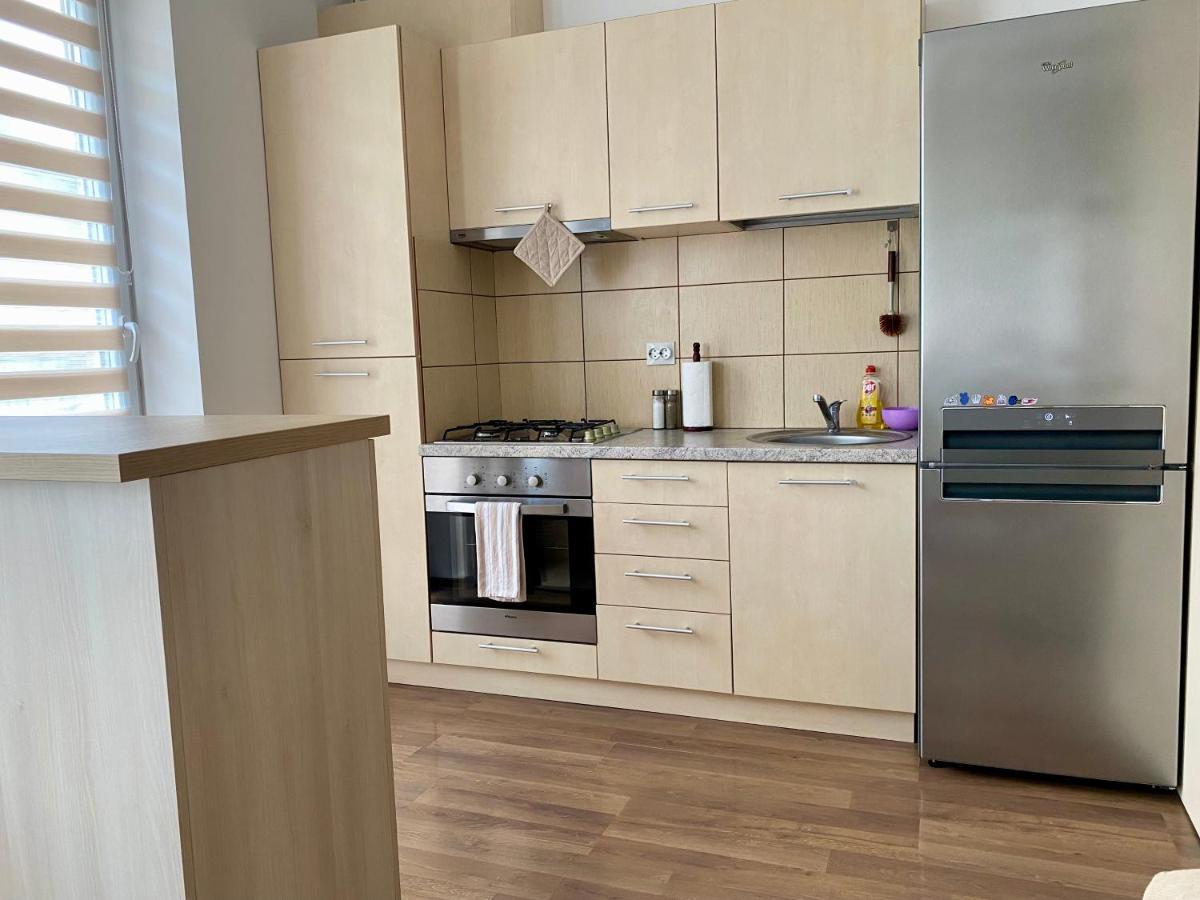 Wanderlust Home Cream, Rasnov Apt For 4, Wifi And Free Parking المظهر الخارجي الصورة