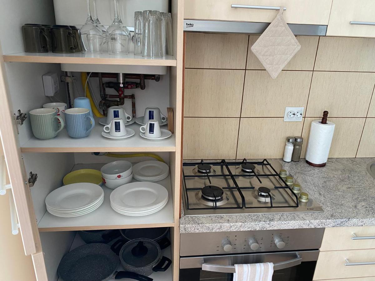 Wanderlust Home Cream, Rasnov Apt For 4, Wifi And Free Parking المظهر الخارجي الصورة