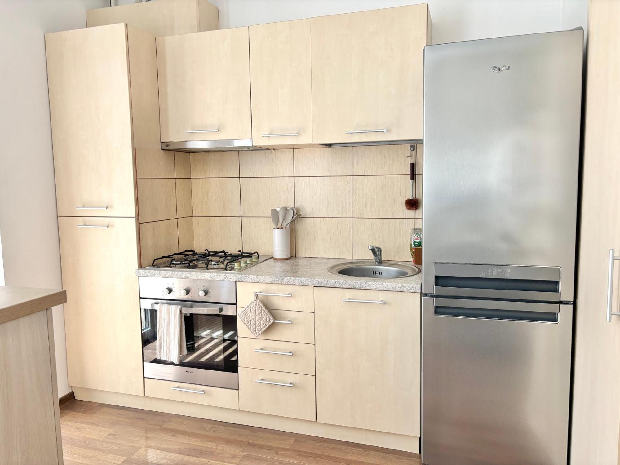 Wanderlust Home Cream, Rasnov Apt For 4, Wifi And Free Parking المظهر الخارجي الصورة