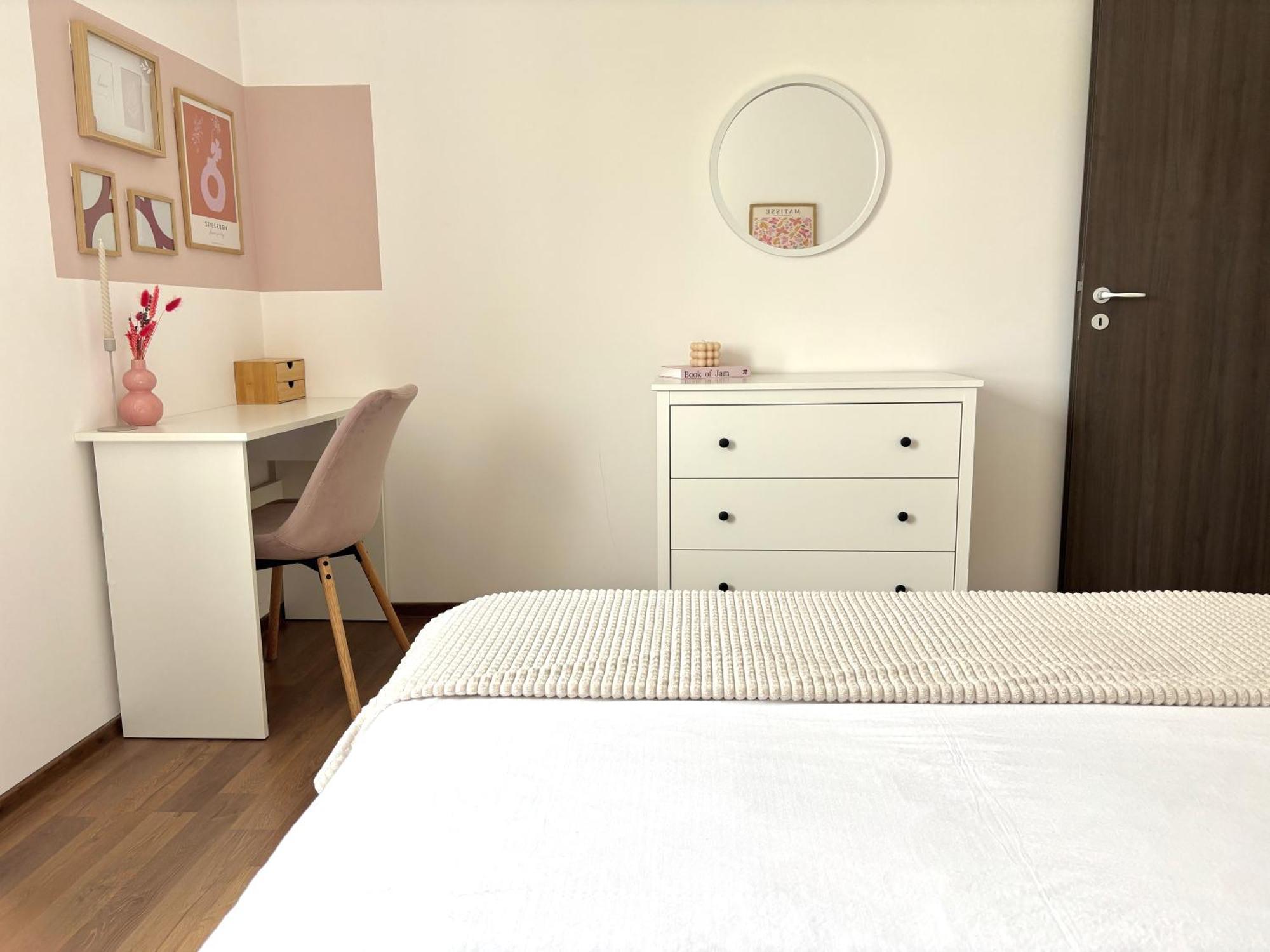 Wanderlust Home Cream, Rasnov Apt For 4, Wifi And Free Parking المظهر الخارجي الصورة