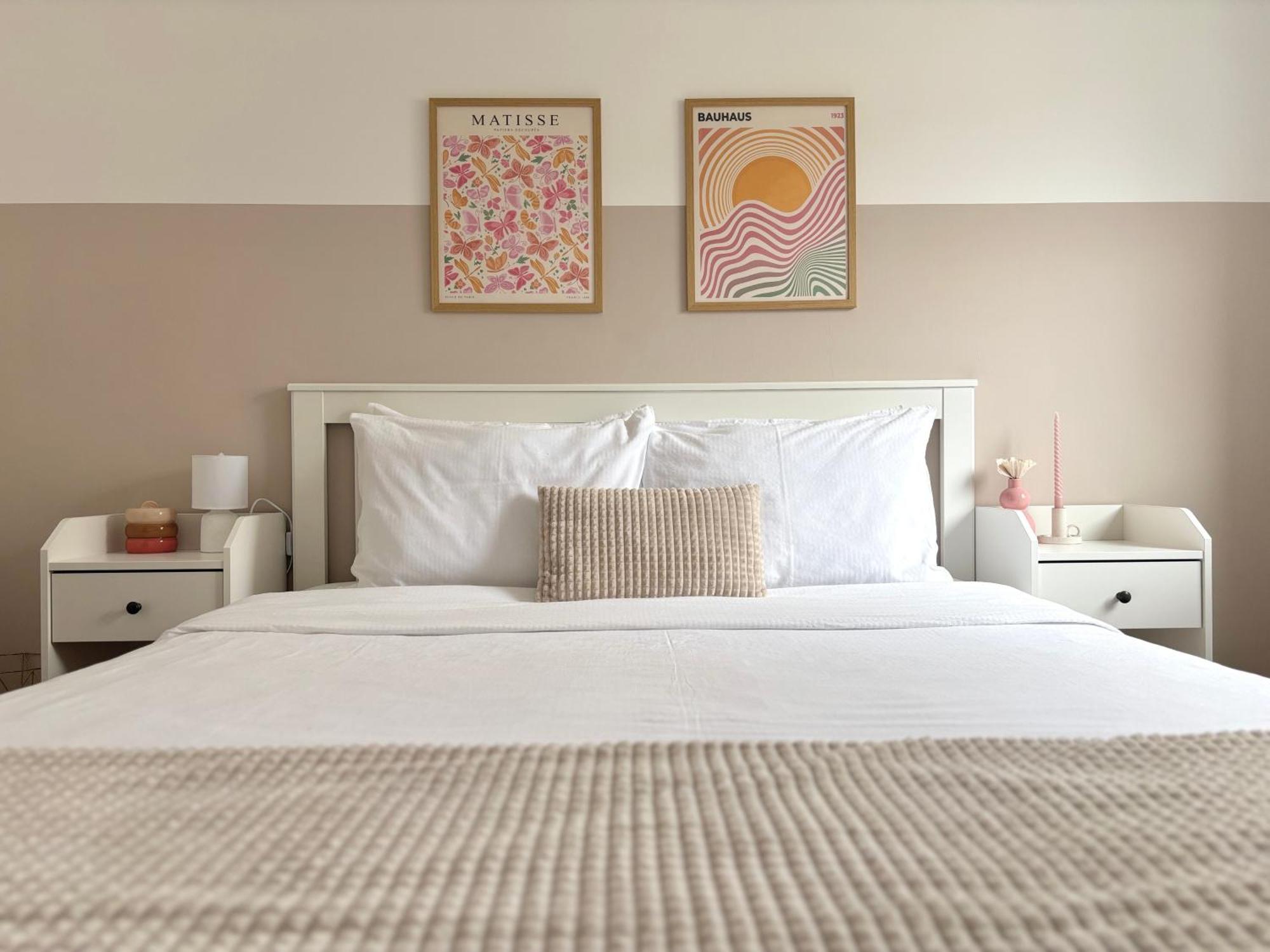 Wanderlust Home Cream, Rasnov Apt For 4, Wifi And Free Parking المظهر الخارجي الصورة