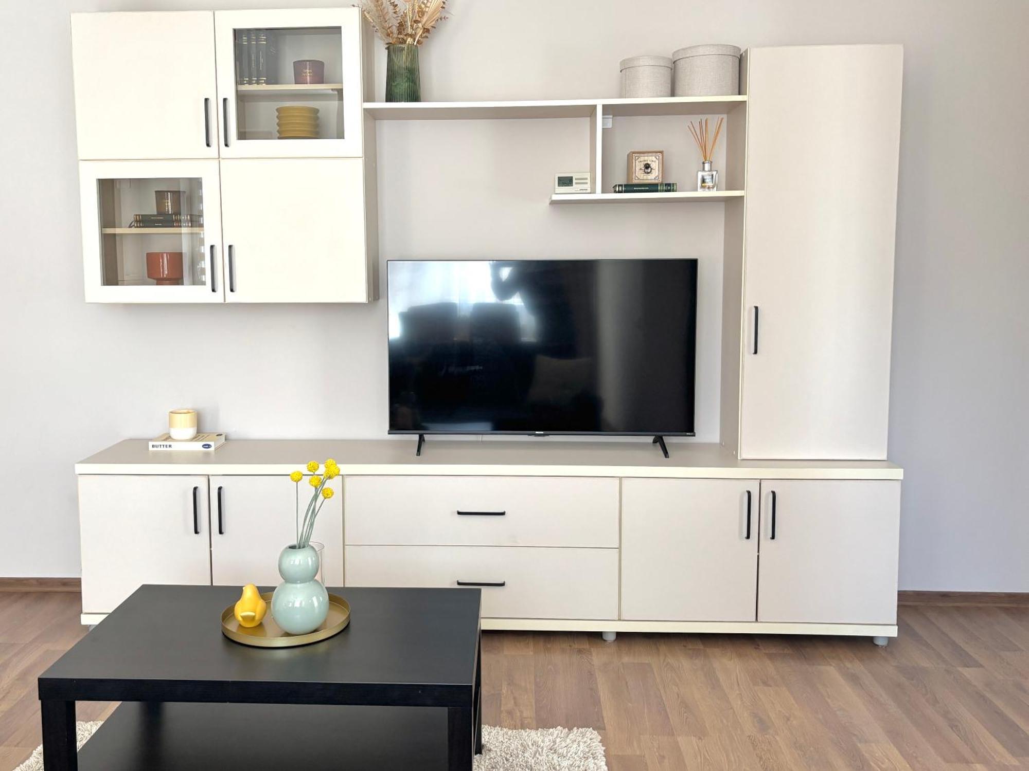 Wanderlust Home Cream, Rasnov Apt For 4, Wifi And Free Parking المظهر الخارجي الصورة