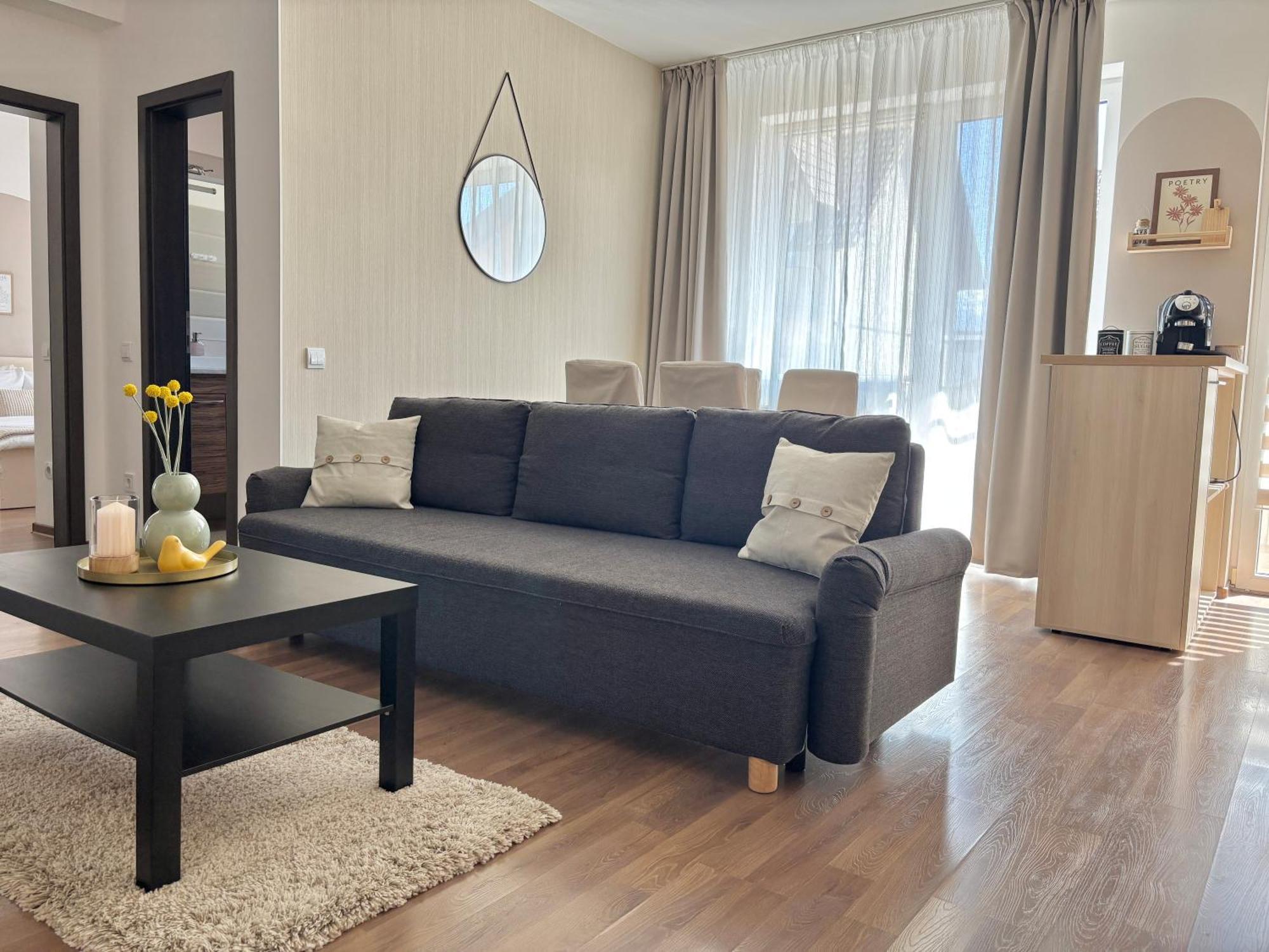 Wanderlust Home Cream, Rasnov Apt For 4, Wifi And Free Parking المظهر الخارجي الصورة