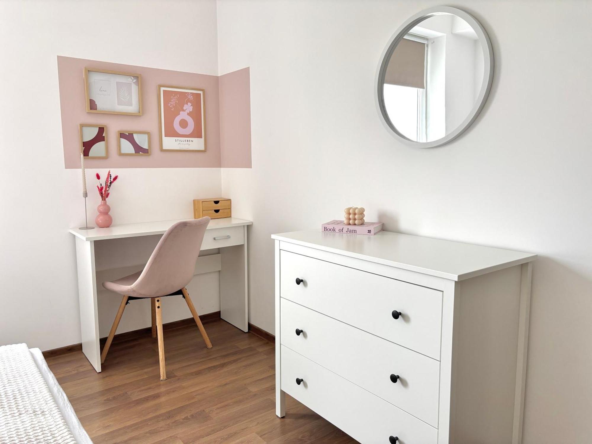 Wanderlust Home Cream, Rasnov Apt For 4, Wifi And Free Parking المظهر الخارجي الصورة
