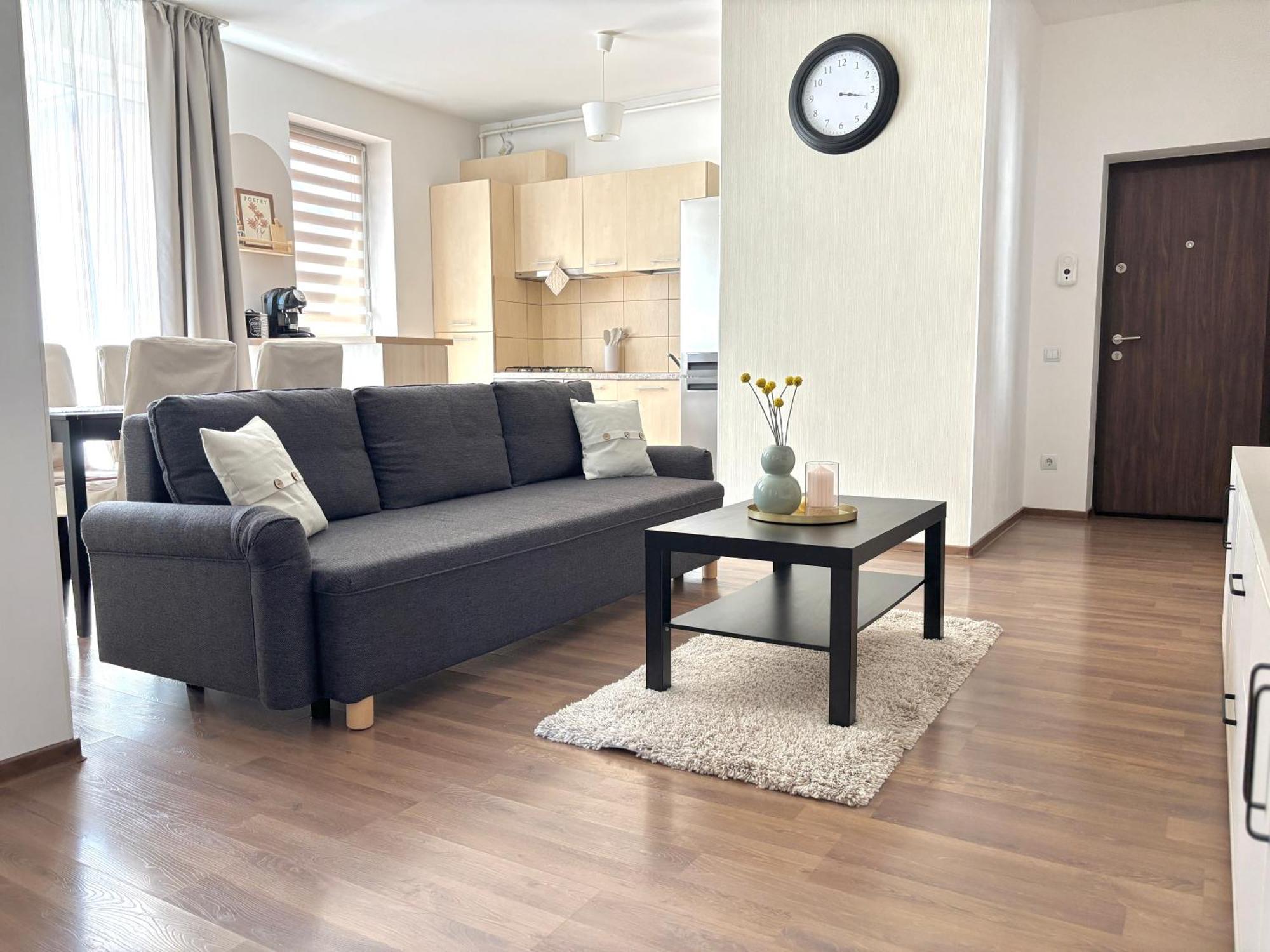 Wanderlust Home Cream, Rasnov Apt For 4, Wifi And Free Parking المظهر الخارجي الصورة
