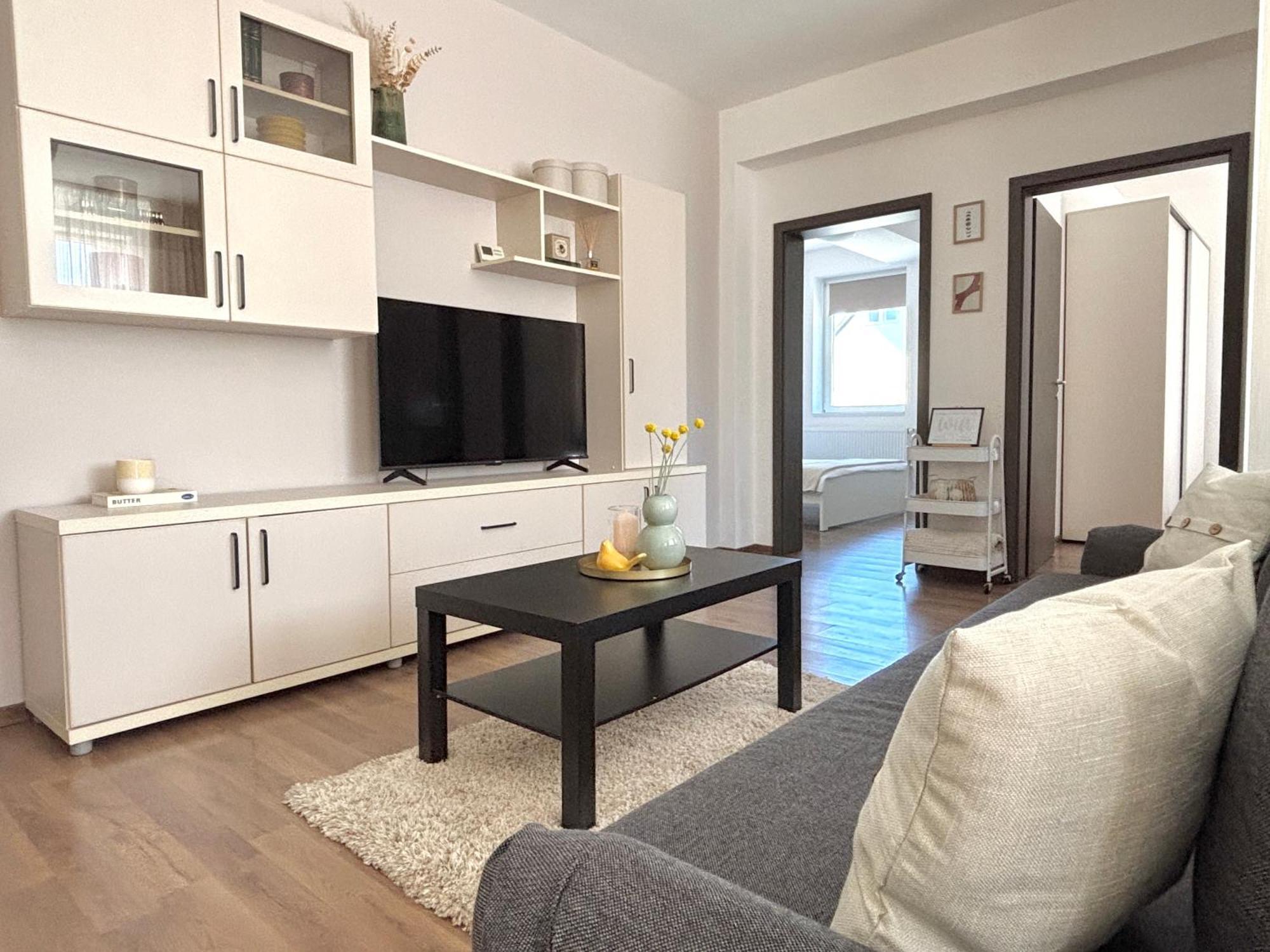 Wanderlust Home Cream, Rasnov Apt For 4, Wifi And Free Parking المظهر الخارجي الصورة