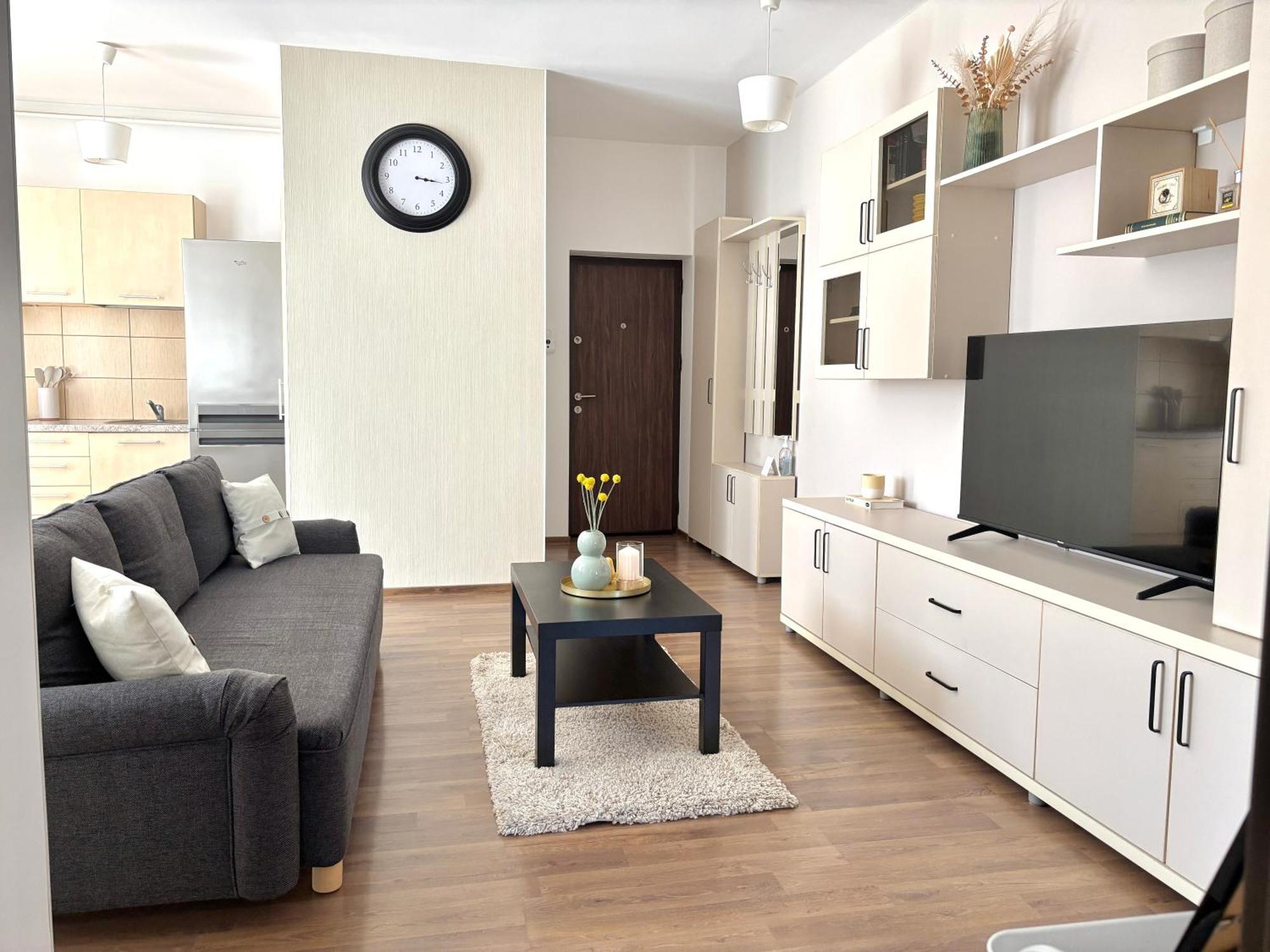 Wanderlust Home Cream, Rasnov Apt For 4, Wifi And Free Parking المظهر الخارجي الصورة